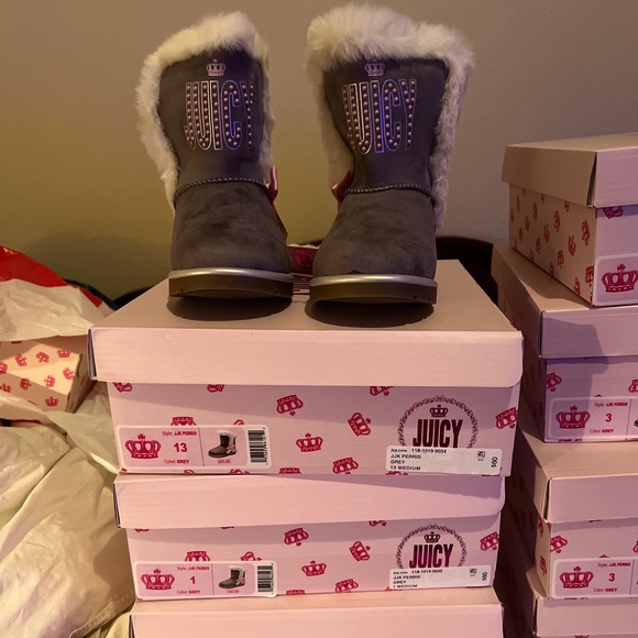 Juicy Couture Girls Boot JJK Perris Grey Sizes 1, 2, 3, - Picture 1 of 6